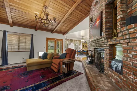 Living - 41601 Crispi Ln, Quartz Hill, CA 93536 photo 4 of 7