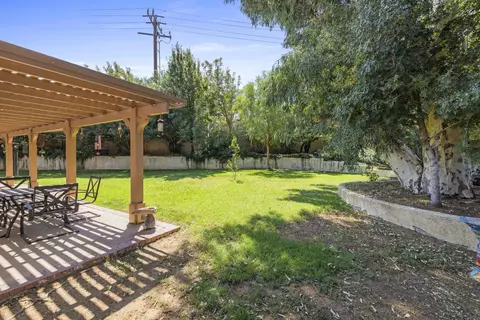 Exterior - 41601 Crispi Ln, Quartz Hill, CA 93536 photo 10 of 14