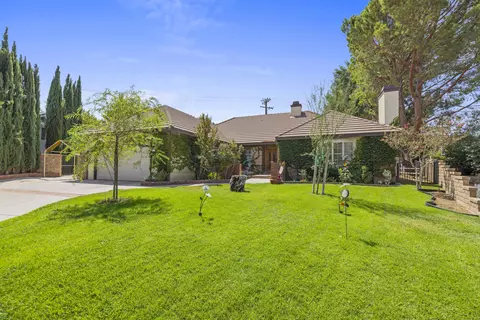41601 Crispi Ln, Quartz Hill, CA 93536