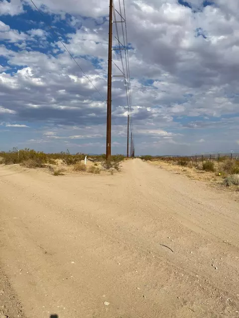 Benton Avenue, Mojave, CA 93501 photo 4