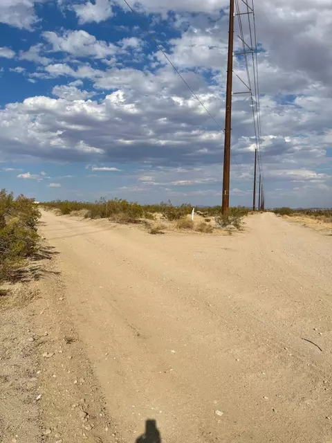 Benton Avenue, Mojave, CA 93501 photo 3