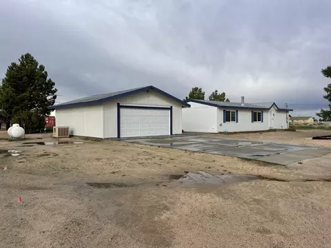 8109 Ave E12 W, Lancaster, CA 93536 photo 2