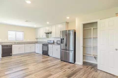 Kitchen - 2024 Donatello St E, Lancaster, CA 93535 photo 1 of 1