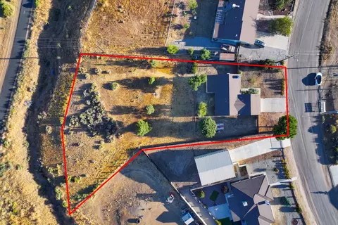 21580 Shirley Dr, Tehachapi, CA 93561 photo 2