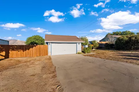 21580 Shirley Dr, Tehachapi, CA 93561 photo 3