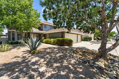 42526 62nd St W, Quartz Hill, CA 93536