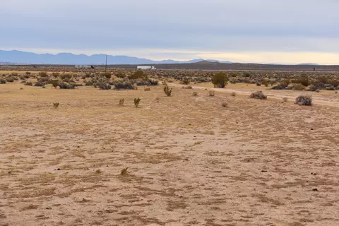 13000 Bellaire Ave, Mojave, CA 93501