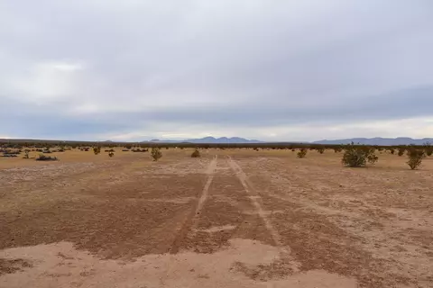 13050 Bellaire Ave, Mojave, CA 93501