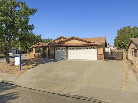 42301 Hickory Glen Ave, Lancaster, CA 93536