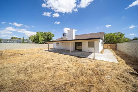 Exterior - 44159 Benald St, Lancaster, CA 93535 photo 3 of 3