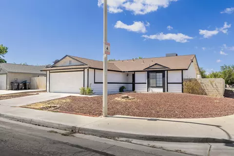 Exterior - 44159 Benald St, Lancaster, CA 93535 photo 2 of 3