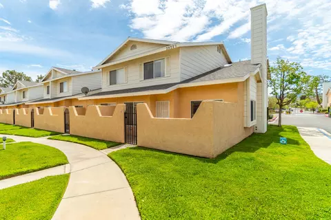 39227 10th St W #H, Palmdale, CA 93551