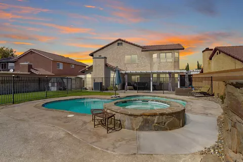 512 Avenue J10 E, Lancaster, CA 93535