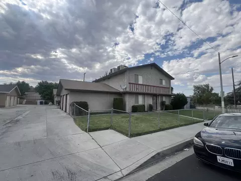 44131 Beech Ave, Lancaster, CA 93534 photo 2