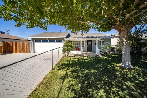 227 Ave P1 E, Palmdale, CA 93550