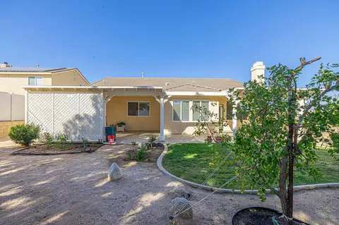 Exterior - 42356 75th St W, Lancaster, CA 93536 photo 10 of 13