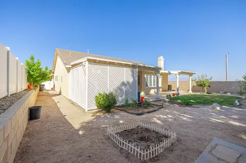 Exterior - 42356 75th St W, Lancaster, CA 93536 photo 9 of 13