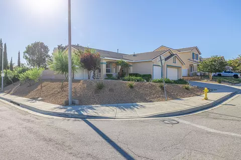 Exterior - 42356 75th St W, Lancaster, CA 93536 photo 4 of 13