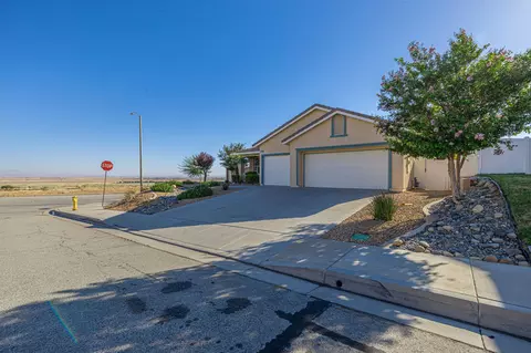 Exterior - 42356 75th St W, Lancaster, CA 93536 photo 6 of 13