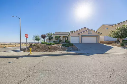 Exterior - 42356 75th St W, Lancaster, CA 93536 photo 3 of 13