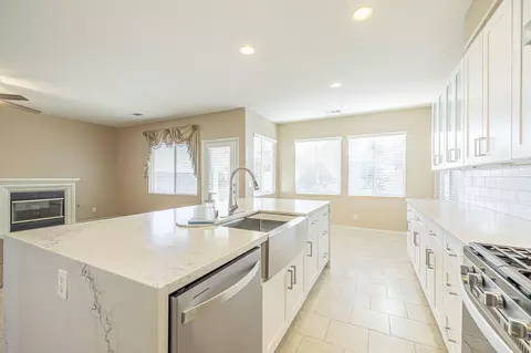 Kitchen - 42356 75th St W, Lancaster, CA 93536 photo 3 of 5