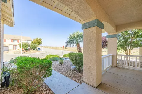 Exterior - 42356 75th St W, Lancaster, CA 93536 photo 8 of 13