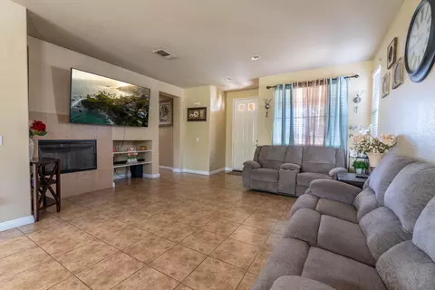 2507 Nugent St E, Lancaster, CA 93535 photo 5