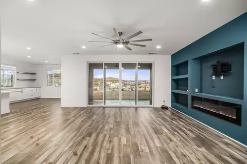 Living - 4007 Saddle Dr, Palmdale, CA 93551 photo 2 of 5
