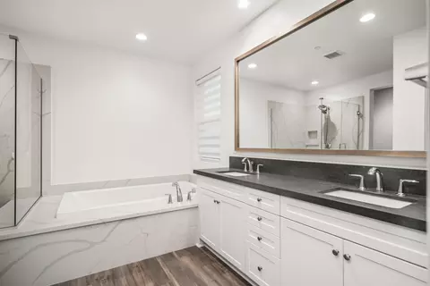 Bath - 4007 Saddle Dr, Palmdale, CA 93551 photo 2 of 3