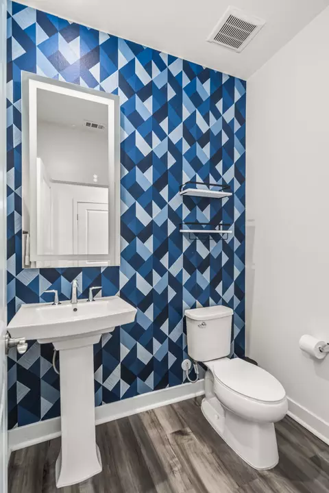 Bath - 4007 Saddle Dr, Palmdale, CA 93551 photo 3 of 3
