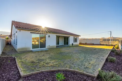Exterior - 4007 Saddle Dr, Palmdale, CA 93551 photo 9 of 10