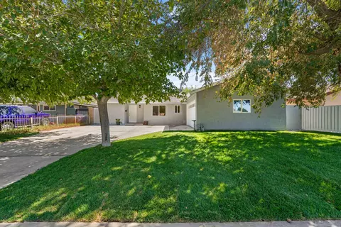 Exterior - 45540 3rd St E, Lancaster, CA 93535 photo 3 of 12