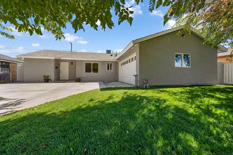 Exterior - 45540 3rd St E, Lancaster, CA 93535 photo 4 of 12
