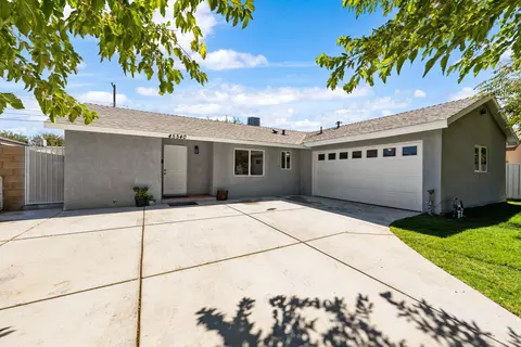 45540 3rd St E, Lancaster, CA 93535