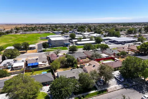 View/Area - 45540 3rd St E, Lancaster, CA 93535 photo 2 of 5