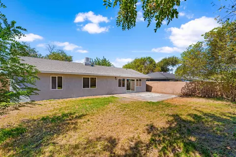 Exterior - 45540 3rd St E, Lancaster, CA 93535 photo 10 of 12