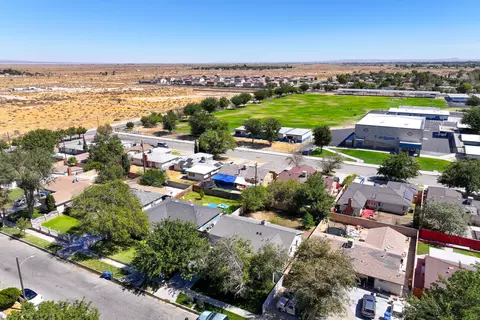 View/Area - 45540 3rd St E, Lancaster, CA 93535 photo 3 of 5