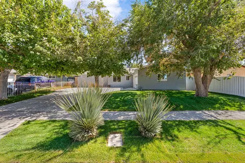 Exterior - 45540 3rd St E, Lancaster, CA 93535 photo 5 of 12