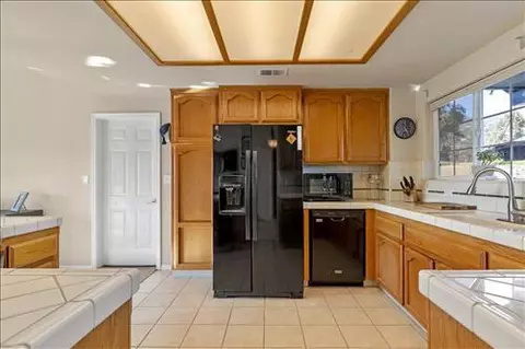 30370 Rollingoak Dr, Tehachapi, CA 93561 photo 17