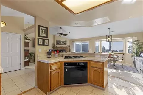 30370 Rollingoak Dr, Tehachapi, CA 93561 photo 16