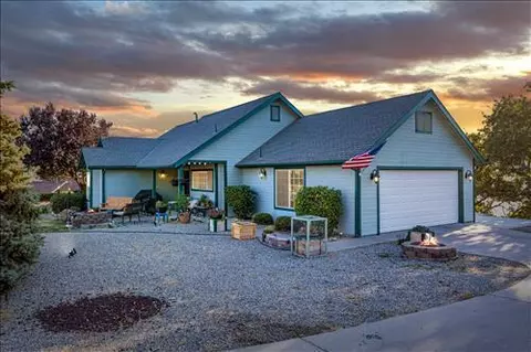 30370 Rollingoak Dr, Tehachapi, CA 93561