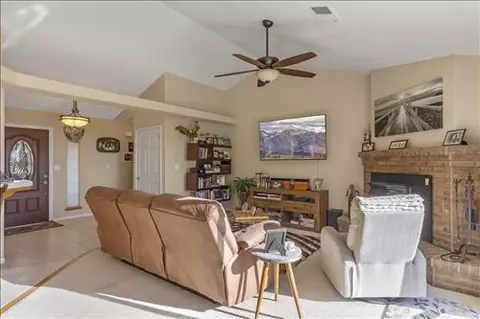 30370 Rollingoak Dr, Tehachapi, CA 93561 photo 12