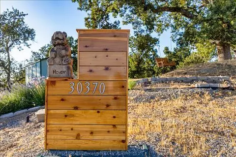 30370 Rollingoak Dr, Tehachapi, CA 93561 photo 3