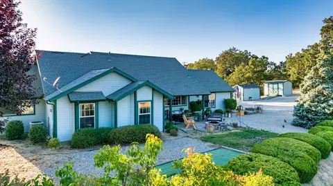 30370 Rollingoak Dr, Tehachapi, CA 93561 photo 2