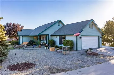 30370 Rollingoak Dr, Tehachapi, CA 93561 photo 4