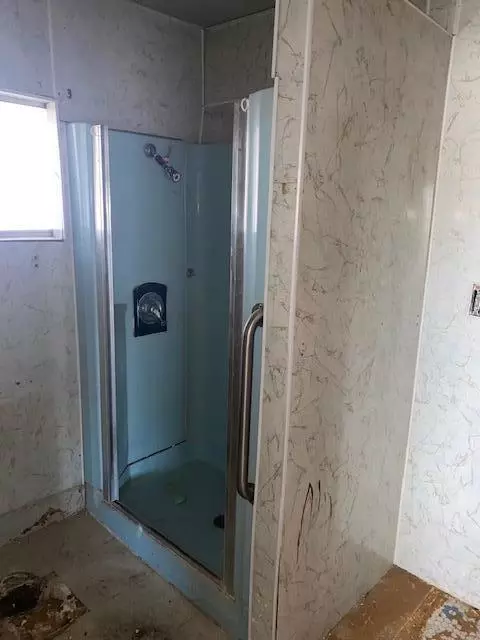 Bath - 2259 Inyo St, Mojave, CA 93501 photo 2 of 2