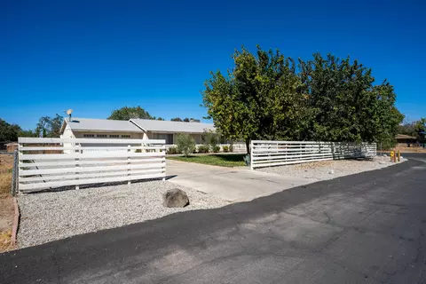 38573 159th St E, Lake Los Angeles, CA 93591