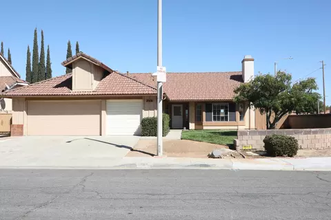 39608 Dover Dr, Palmdale, CA 93551