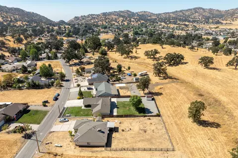 27601 Buckpasser Dr, Tehachapi, CA 93561 photo 27
