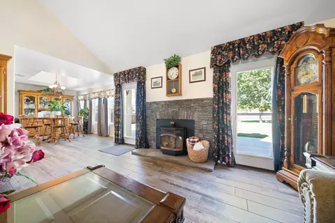 27601 Buckpasser Dr, Tehachapi, CA 93561 photo 8